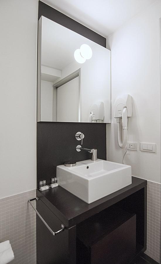 Bb Hotels Aparthotel Desuite Milan Exterior photo